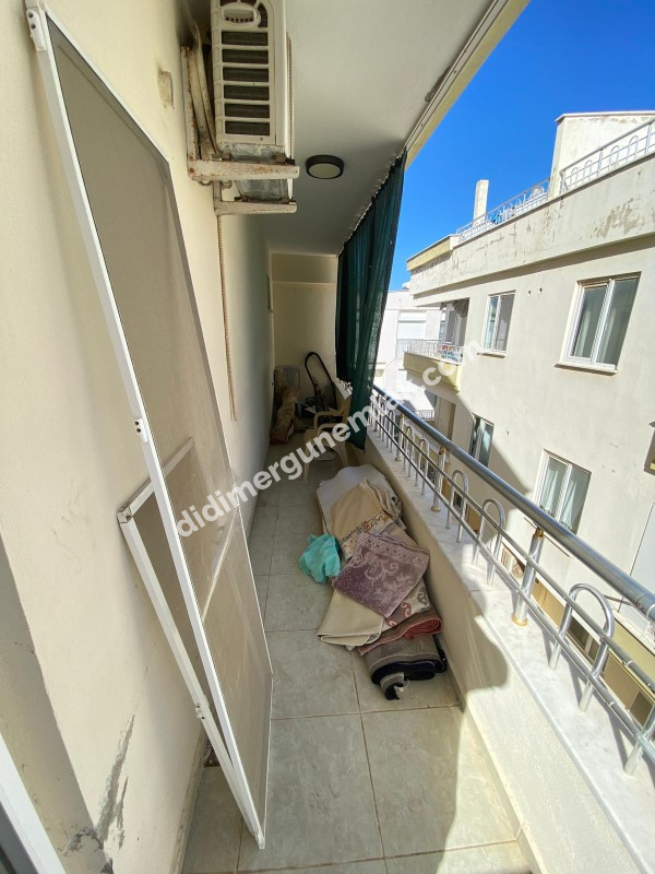 DİDİM ALTINKUM MAHALLESİNDE DENİZE YÜRÜME MESAFESİNDE 2+1 SATILIK FIRSAT DAİRE