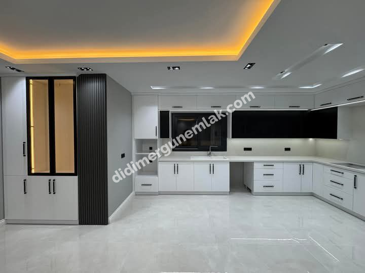 DİDİMDE PANORAMİK DENİZ VE DOĞA MANZARALI,HAVUZLU 3+1 SATILIK LÜKS MÜSTAKİL VİLLA 