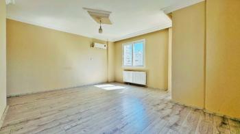 Elmas’tan Menderes’te Doğalgazlı Ara Kat Geniş 3+1