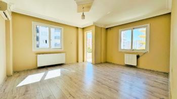 Elmas’tan Menderes’te Doğalgazlı Ara Kat Geniş 3+1