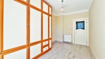 Elmas’tan Menderes’te Doğalgazlı Ara Kat Geniş 3+1