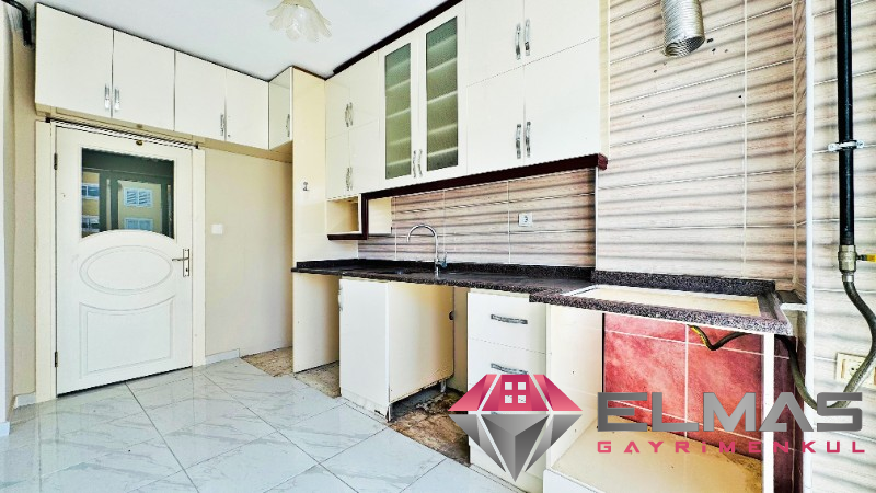 Elmas’tan Menderes’te Doğalgazlı Ara Kat Geniş  3+1