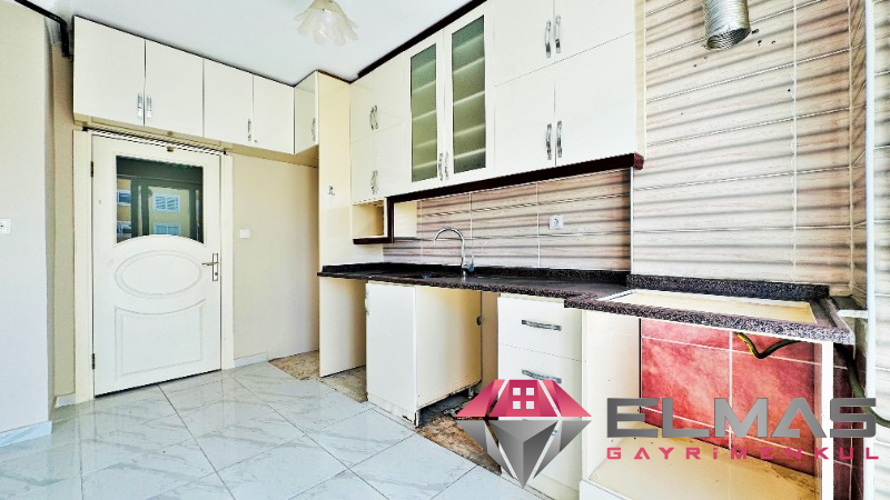 Elmas’tan Menderes’te Doğalgazlı Ara Kat Geniş  3+1