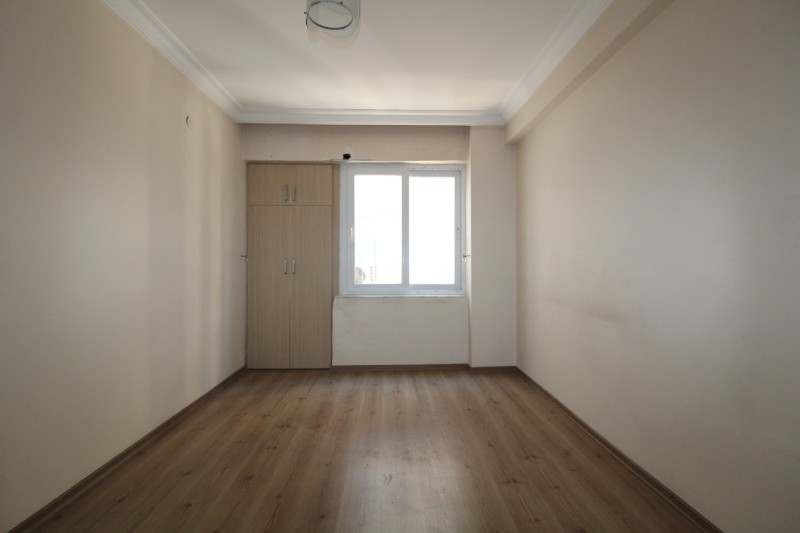 ASLAN'DAN POZCU POSTANE ARKASI KİRALIK GENİŞ 2+1