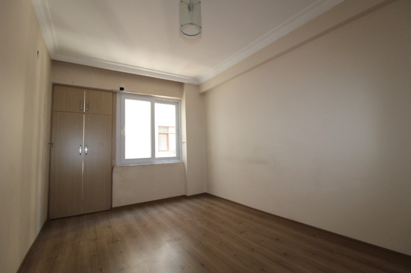 ASLAN'DAN POZCU POSTANE ARKASI KİRALIK GENİŞ 2+1