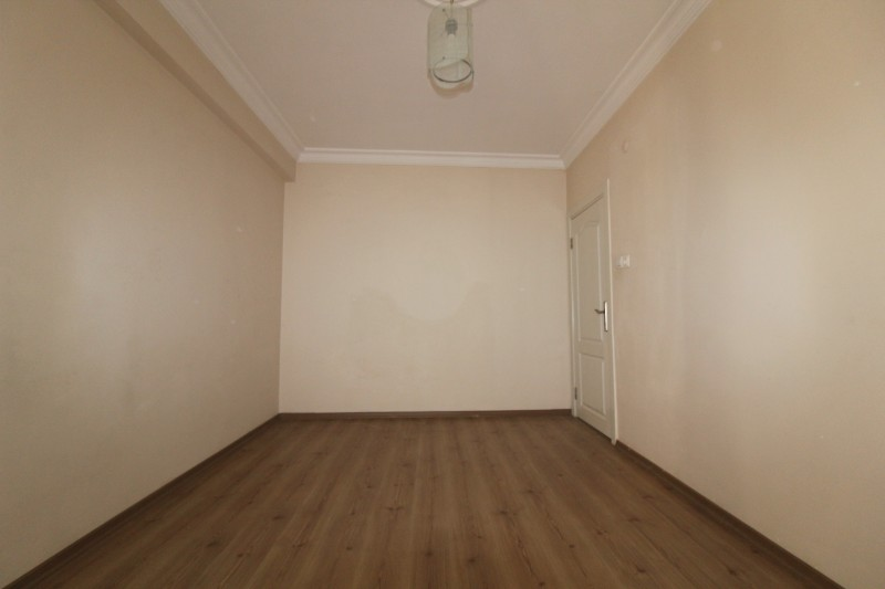 ASLAN'DAN POZCU POSTANE ARKASI KİRALIK GENİŞ 2+1