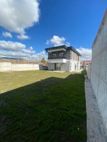 GÜVENAY - ÇORUM BUHARA SİLMKENT TOKİ YOLU ÜZERİ SATILIK VİLLA