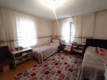 GÜVENAY - ÇORUM GÜLABİBEY MAH.BAĞCILAR SATILIK BAKIMLI 2+1 DAİRE