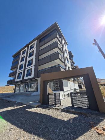 GÜVENAY - ÇORUM KALE MAH. LOZAN EVLER ARKASI SIFIR 2+1 SATILIK DAİRE