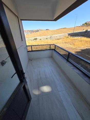 GÜVENAY - ÇORUM KALE MAH. LOZAN EVLER ARKASI SIFIR 2+1 SATILIK DAİRE