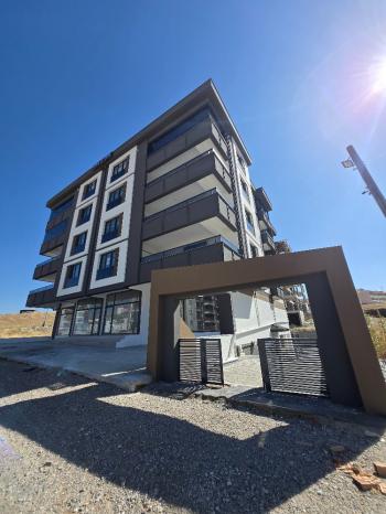 GÜVENAY - ÇORUM KALE MAH. LOZAN EVLER ARKASI SIFIR 2+1 SATILIK DAİRE