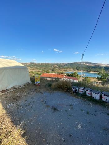 GÜVENAY - ÇORUM BÜĞET KÖYÜ ÇOMAR BARAJI MANZARALI SATILIK ARSA