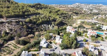 Kıbrıs Girne Karmi Bölgesinde Kapanmaz Deniz Manzaralı Villa Yapımına Uygun 570 M2 Arazi