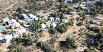 Kıbrıs Girne Karmi Bölgesinde Kapanmaz Deniz Manzaralı Villa Yapımına Uygun 570 M2 Arazi