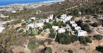 Kıbrıs Girne Karmi Bölgesinde Kapanmaz Deniz Manzaralı Villa Yapımına Uygun 570 M2 Arazi