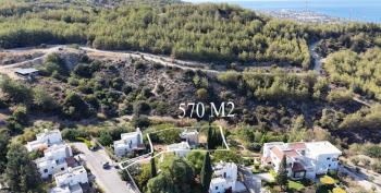 Kıbrıs Girne Karmi Bölgesinde Kapanmaz Deniz Manzaralı Villa Yapımına Uygun 570 M2 Arazi