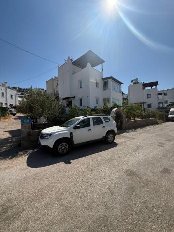 Tayman'dan Turgutreis'te Adalar ve Deniz Manzaralı Bahçeli Villa