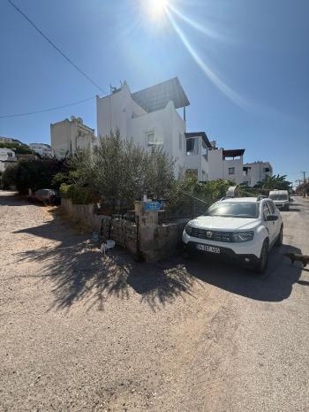 Tayman'dan Turgutreis'te Adalar ve Deniz Manzaralı Bahçeli Villa