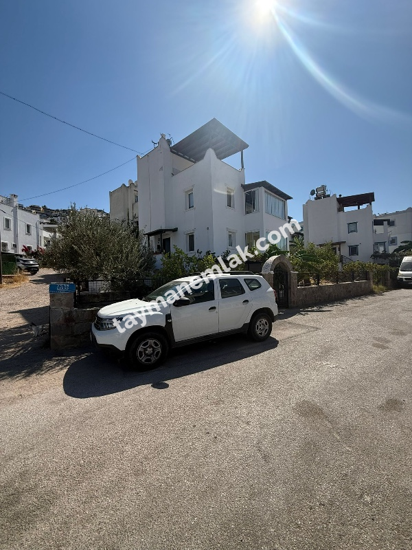 Tayman'dan Turgutreis'te Adalar ve Deniz Manzaralı Bahçeli Villa