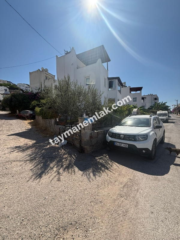 Tayman'dan Turgutreis'te Adalar ve Deniz Manzaralı Bahçeli Villa