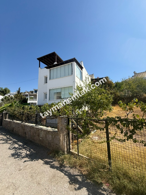 Tayman'dan Turgutreis'te Adalar ve Deniz Manzaralı Bahçeli Villa