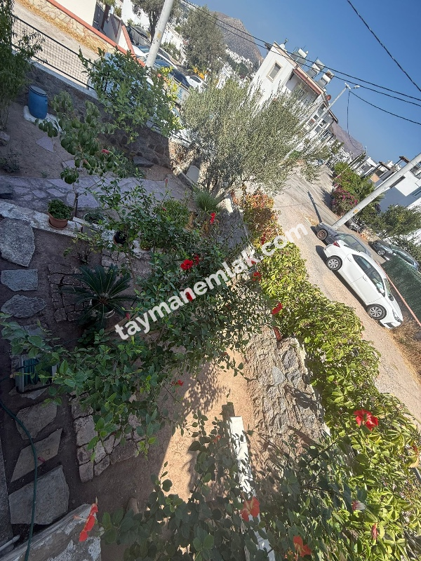 Tayman'dan Turgutreis'te Adalar ve Deniz Manzaralı Bahçeli Villa