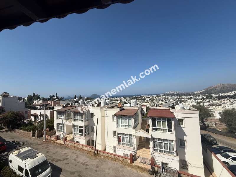 Tayman'dan Turgutreis'te Adalar ve Deniz Manzaralı Bahçeli Villa