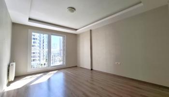 Elmas'tan Havuzlu, Doğalgazlı, İskanlı, Cepheleri Açık, Kaçmaz