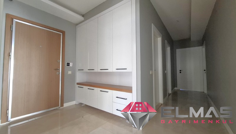 Elmas'tan Havuzlu, Doğalgazlı, İskanlı, Cepheleri Açık, Kaçmaz