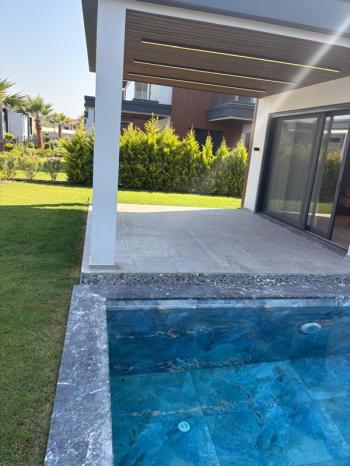 KUŞADASI Soğucak da Deniz Manzaralı 4+1 Deluxe Villa !