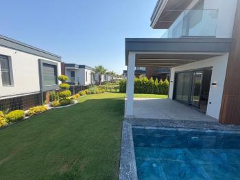 KUŞADASI Soğucak da Deniz Manzaralı 4+1 Deluxe Villa !