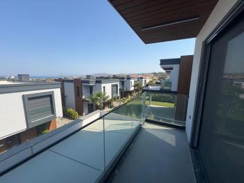 KUŞADASI Soğucak da Deniz Manzaralı 4+1 Deluxe Villa !