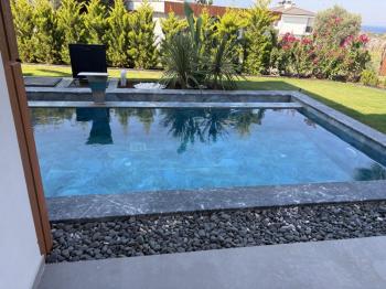 KUŞADASI Soğucak da Deniz Manzaralı 4+1 Deluxe Villa !