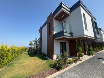 KUŞADASI Soğucak da Deniz Manzaralı 4+1 Deluxe Villa !