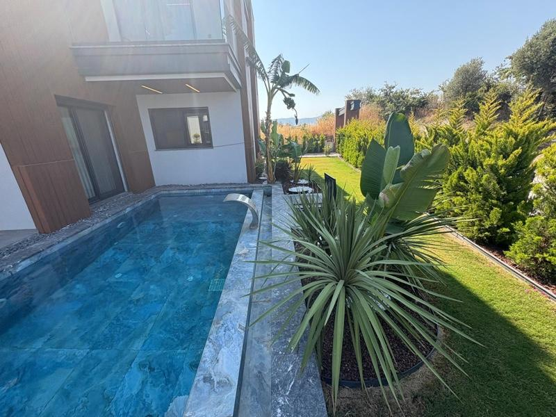 KUŞADASI Soğucak da Deniz Manzaralı 4+1 Deluxe Villa !