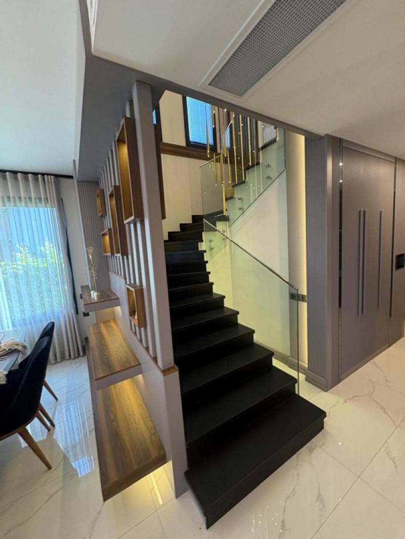 KUŞADASI Soğucak da Deniz Manzaralı 4+1 Deluxe Villa !