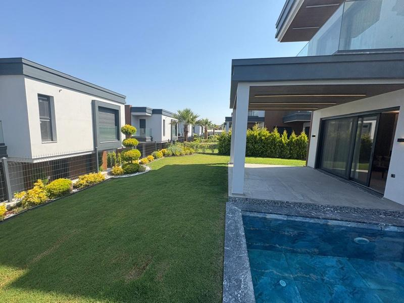 KUŞADASI Soğucak da Deniz Manzaralı 4+1 Deluxe Villa !