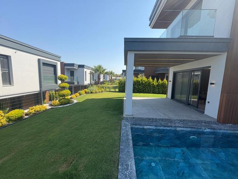 KUŞADASI Soğucak da Deniz Manzaralı 4+1 Deluxe Villa !