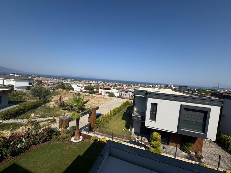 KUŞADASI Soğucak da Deniz Manzaralı 4+1 Deluxe Villa !