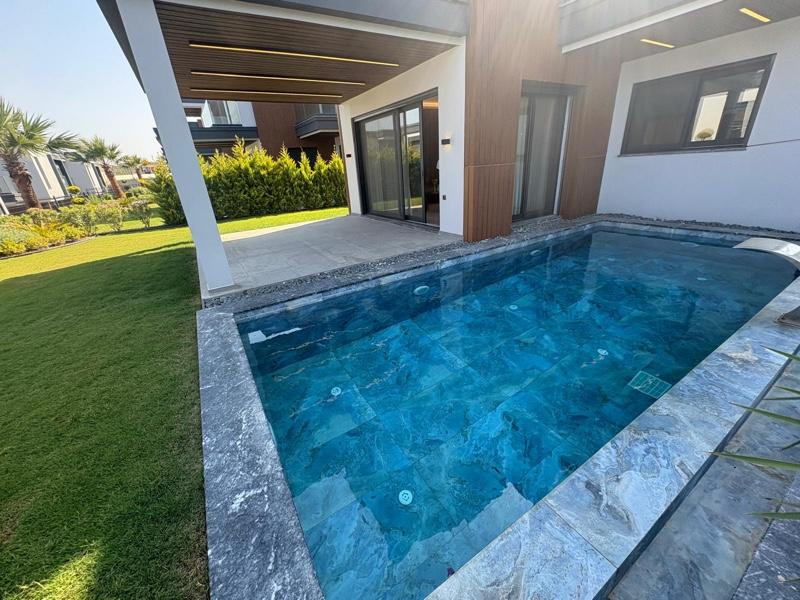 KUŞADASI Soğucak da Deniz Manzaralı 4+1 Deluxe Villa !