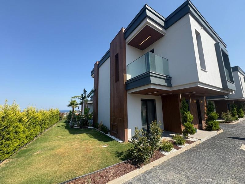 KUŞADASI Soğucak da Deniz Manzaralı 4+1 Deluxe Villa !