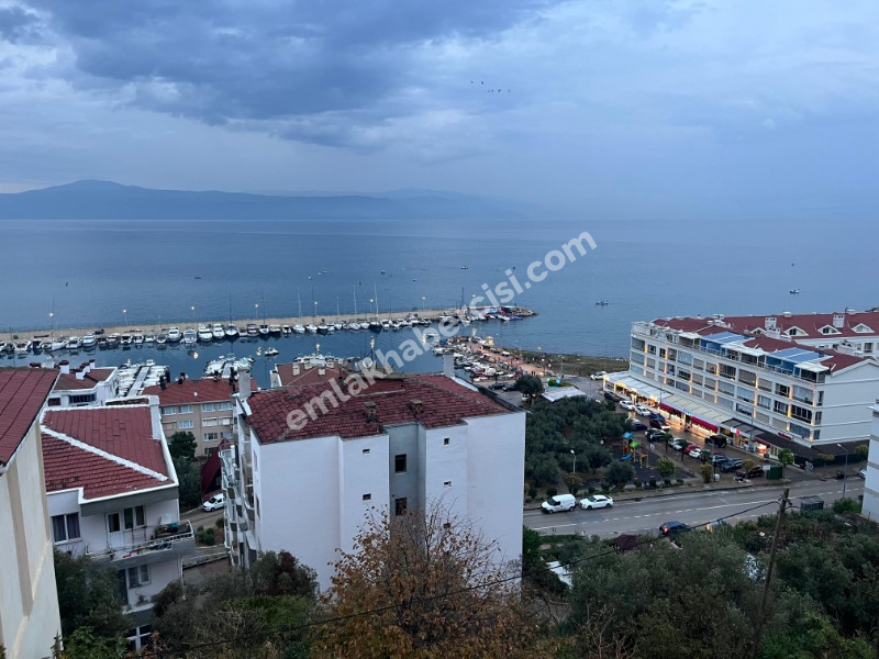 MUDANYA HALİTPAŞA'DA MARİNA MEVKİ DENİZ MANZARALI 140 m2 GENİŞ 2+1 KİRALIK DAİRE