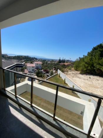 KUŞADASI Kadınlar Plajı Deniz Manzaralı Sıfır 1+1 Daire !!!