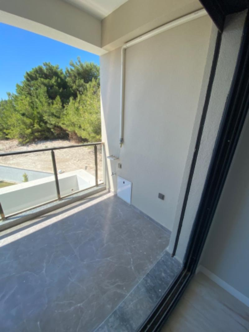 KUŞADASI Kadınlar Plajı Deniz Manzaralı Sıfır 1+1 Daire !!!