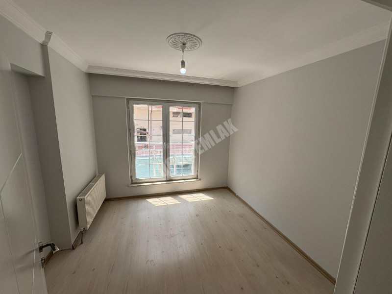 AFYON ÜÇOK EMLAKTAN HARBİŞ GAZİ MAH SATILIK NEZİH BÖLGEDE 3+1 SİTE İÇİNDE DAİRE