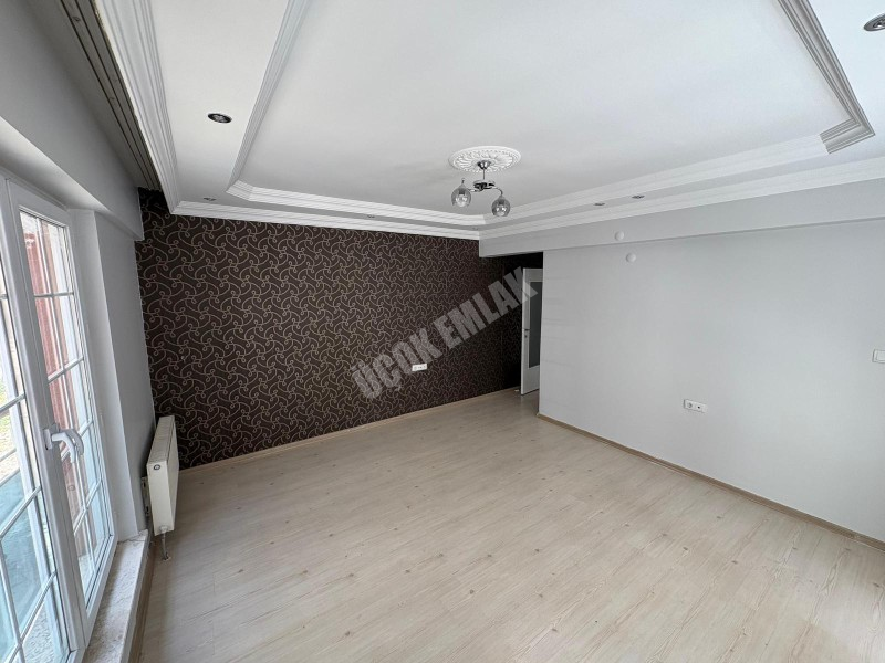 AFYON ÜÇOK EMLAKTAN HARBİŞ GAZİ MAH SATILIK NEZİH BÖLGEDE 3+1 SİTE İÇİNDE DAİRE