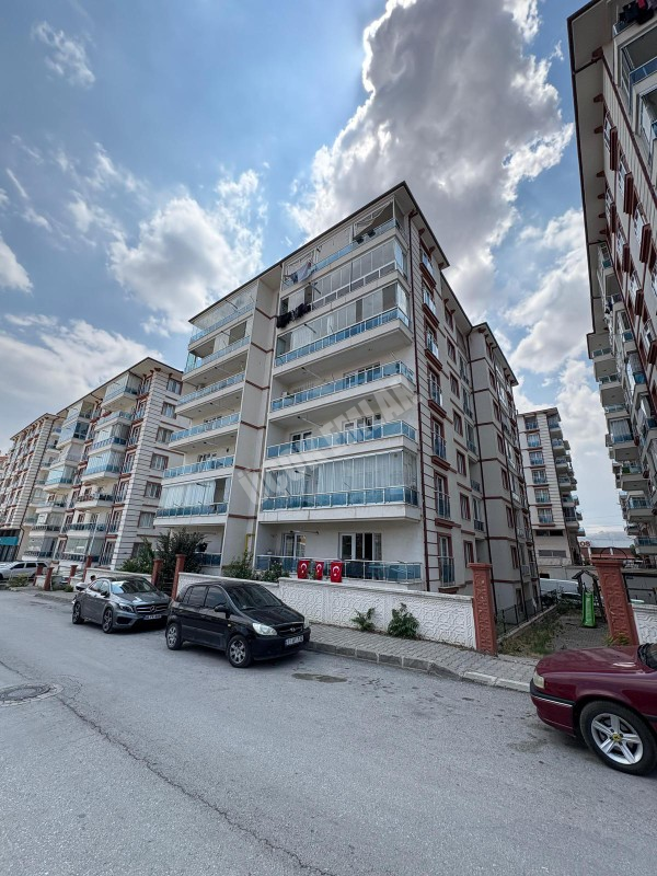 AFYON ÜÇOK EMLAKTAN HARBİŞ GAZİ MAH SATILIK NEZİH BÖLGEDE 3+1 SİTE İÇİNDE DAİRE