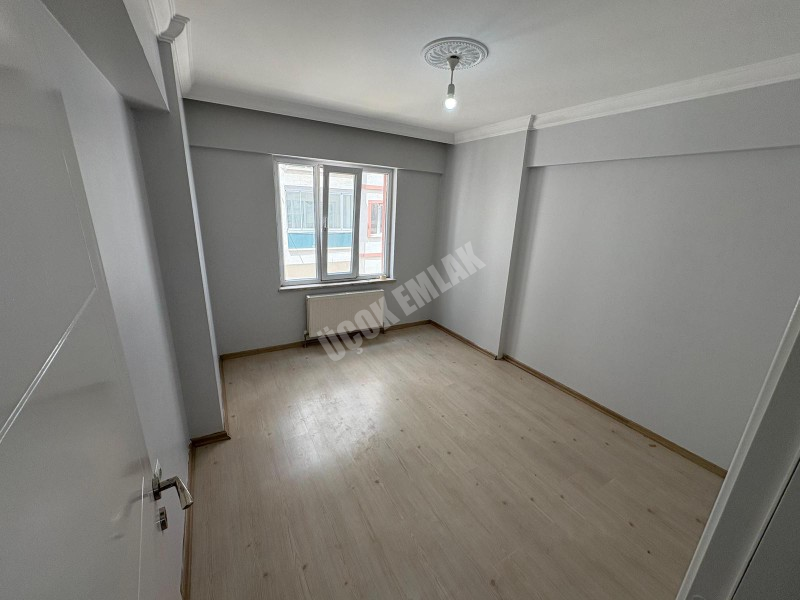 AFYON ÜÇOK EMLAKTAN HARBİŞ GAZİ MAH SATILIK NEZİH BÖLGEDE 3+1 SİTE İÇİNDE DAİRE