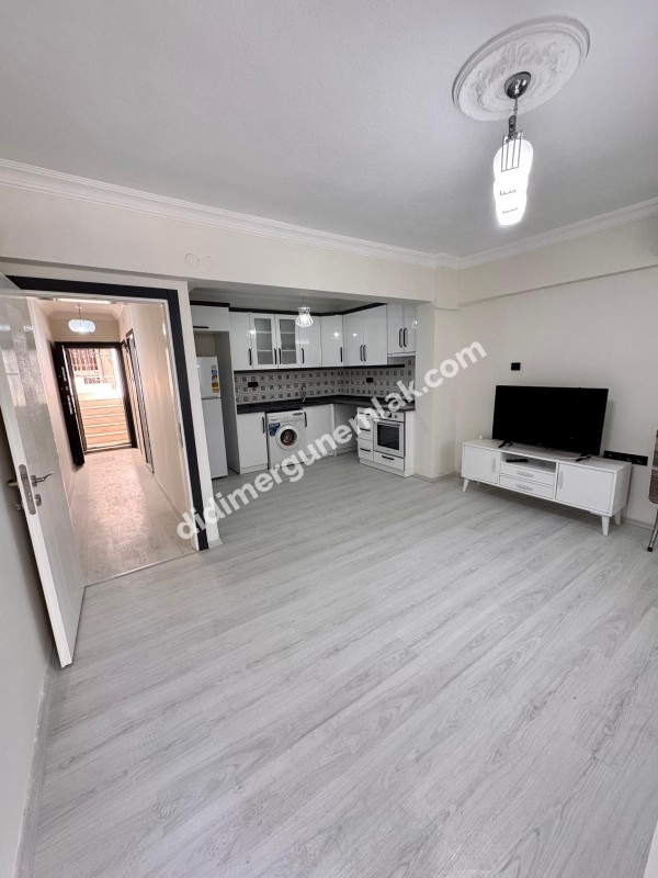 DIDIM ALTINKUM’DA DENİZE YÜRÜME MESAFESİNDE ,EMSALLERİNE GÖRE UYGUN  1+1 GENİŞ ACİL SATILIK  DAİRE