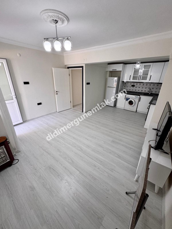 DIDIM ALTINKUM’DA DENİZE YÜRÜME MESAFESİNDE ,EMSALLERİNE GÖRE UYGUN  1+1 GENİŞ ACİL SATILIK  DAİRE